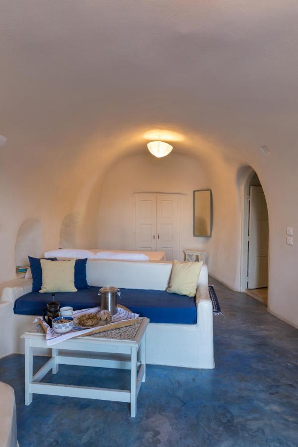 Caveland Karterados (Santorini)