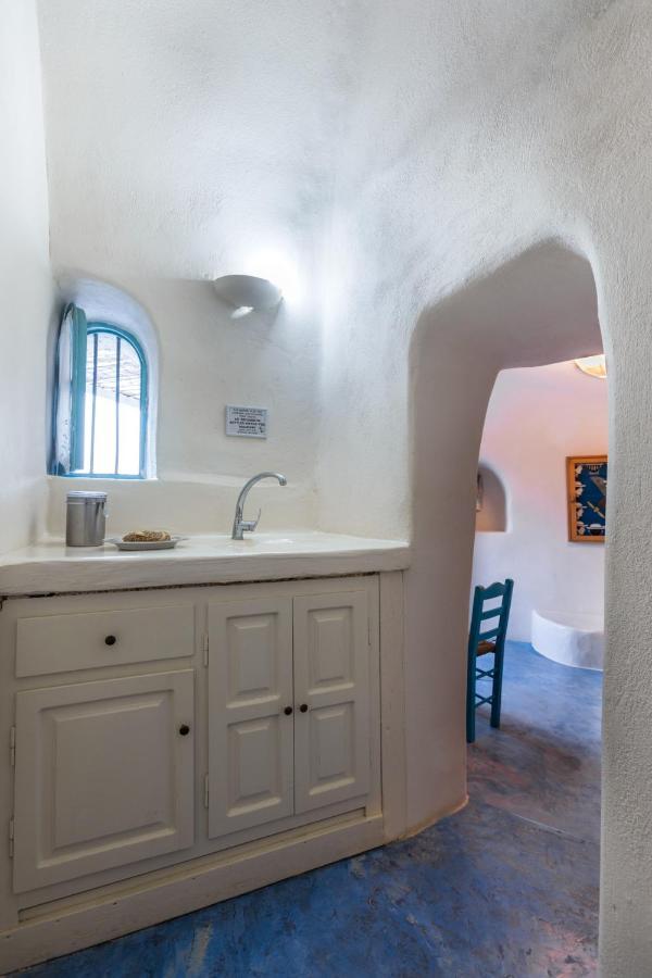 Caveland Karterados (Santorini)