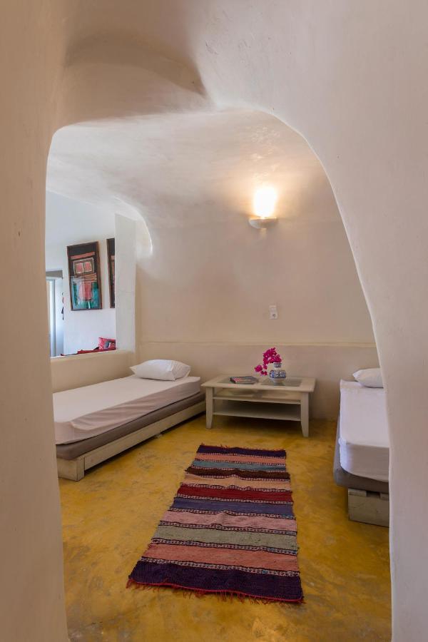 Caveland Karterados (Santorini)