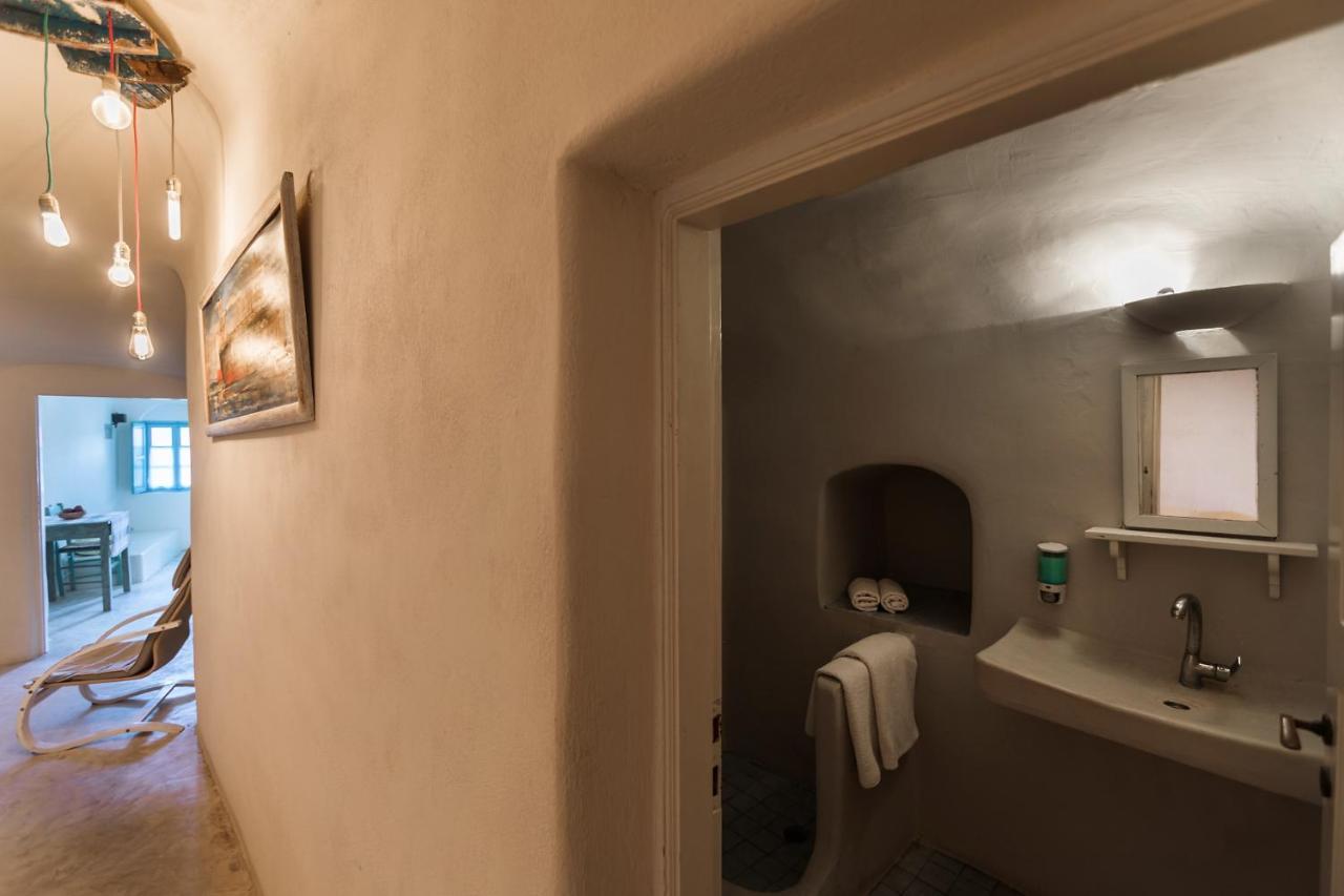 Hostel Caveland Karterados (Santorini)