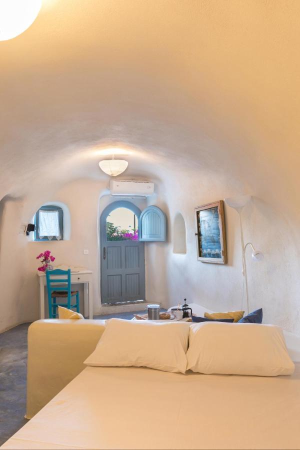 Caveland * Karterados (Santorini)